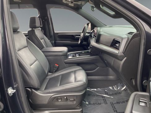 Used 2025 Chevrolet Tahoe LT RWD image 15