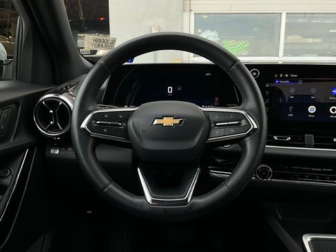 Used 2025 Chevrolet Equinox LT image 31