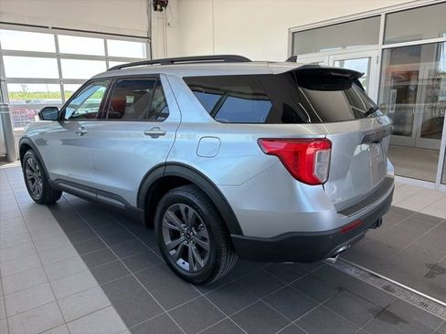 Certified 2023 Ford Explorer XLT w/ Equipment Group 202A AWD/4WD image 3