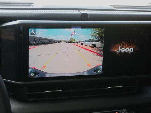 Used 2025 Jeep Gladiator Mojave w/ Convenience Group AWD/4WD image 13