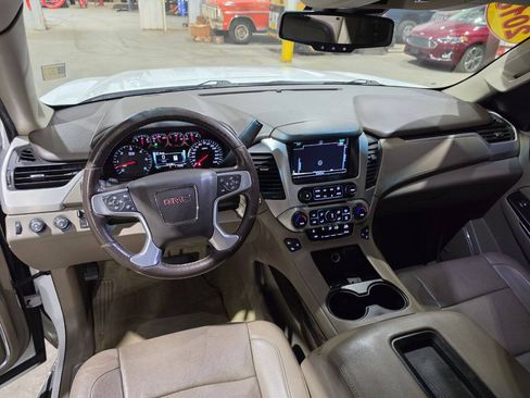 Used 2018 GMC Yukon XL SLT w/ Premium Edition AWD/4WD image 28