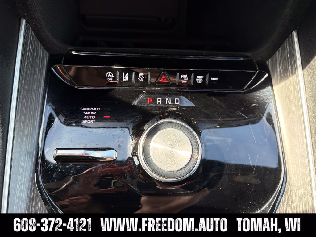 Used 2024 Jeep Wagoneer L Series II w/ Flexible Seating Group AWD/4WD image 19
