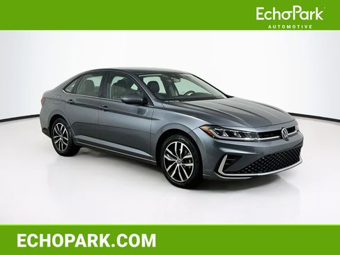 Used 2025 Volkswagen Jetta SE FWD image 1