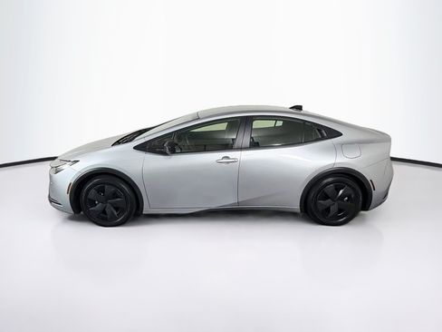 Used 2026 Toyota Prius LE FWD image 4