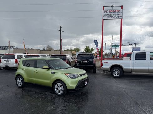 Used 2015 Kia Soul FWD image 1