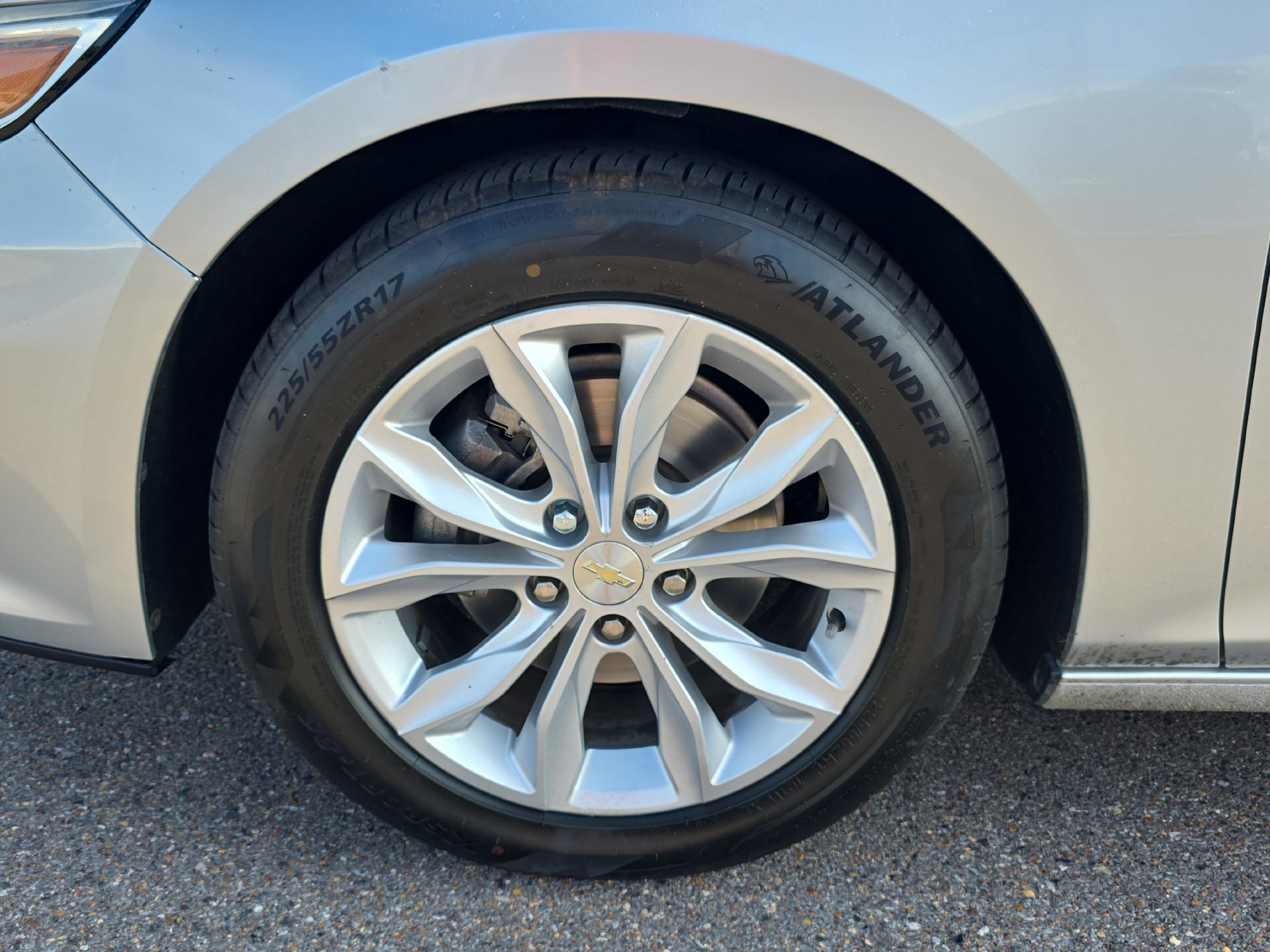 Used 2021 Chevrolet Malibu LT FWD image 9