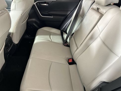 Used 2020 Toyota RAV4 XLE w/ Carpet Mat Package AWD/4WD image 24