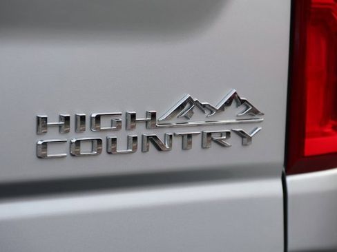 Used 2022 Chevrolet Silverado 2500 High Country w/ Z71 Off-Road Package image 12