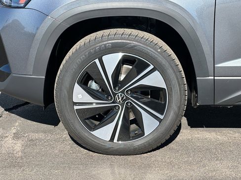 New 2025 Volkswagen Taos SE image 6