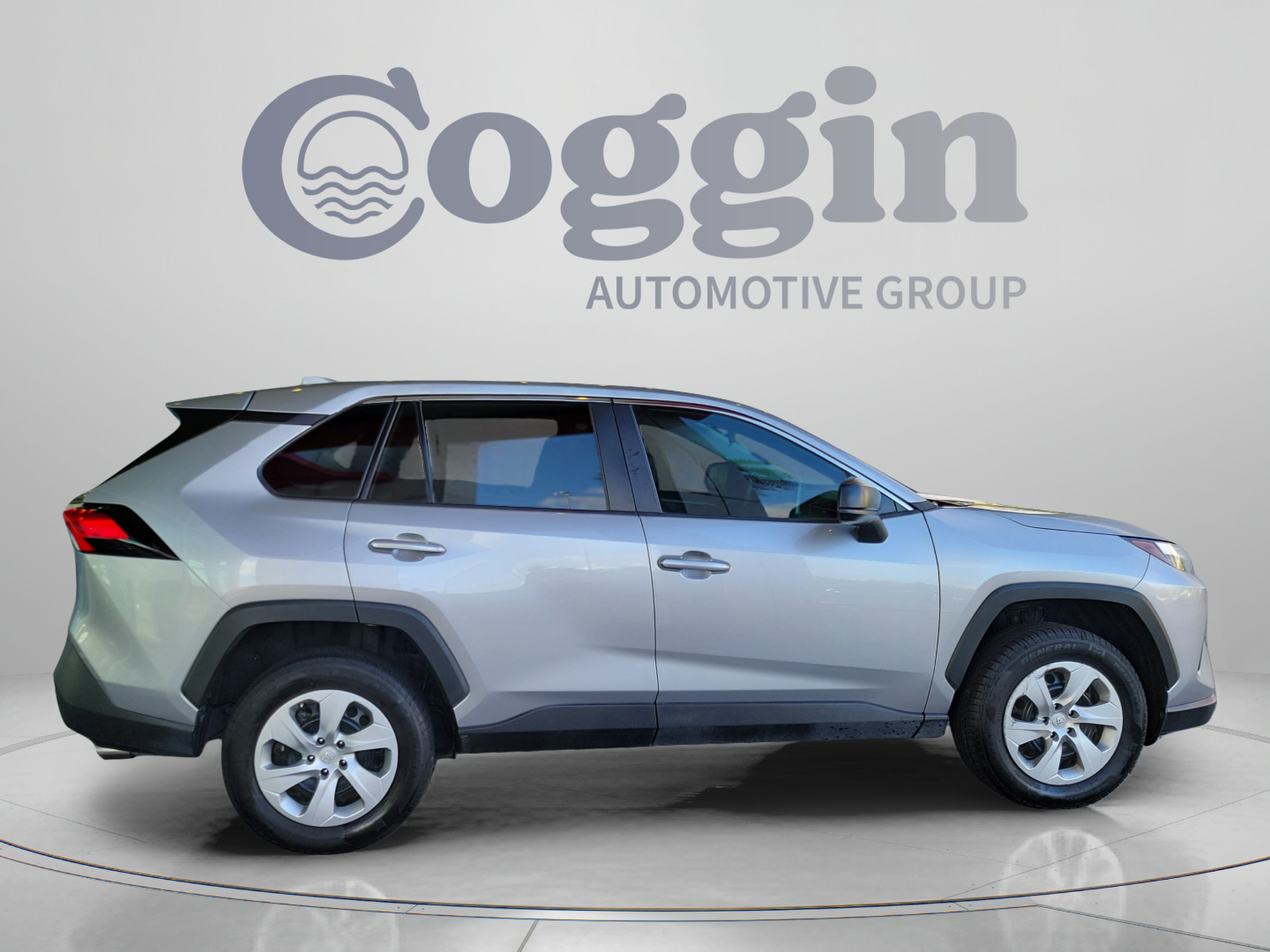 Used 2023 Toyota RAV4 LE FWD image 5