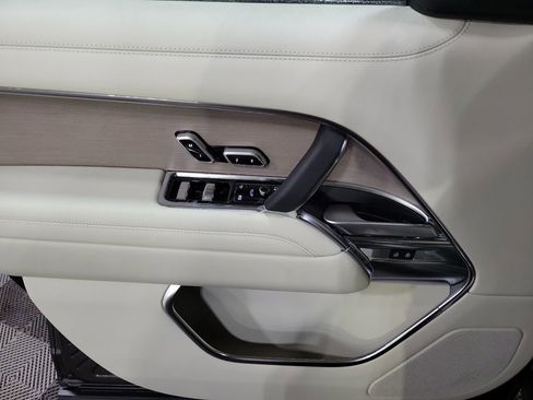 New 2026 Land Rover Range Rover Long Wheelbase SE AWD/4WD image 14