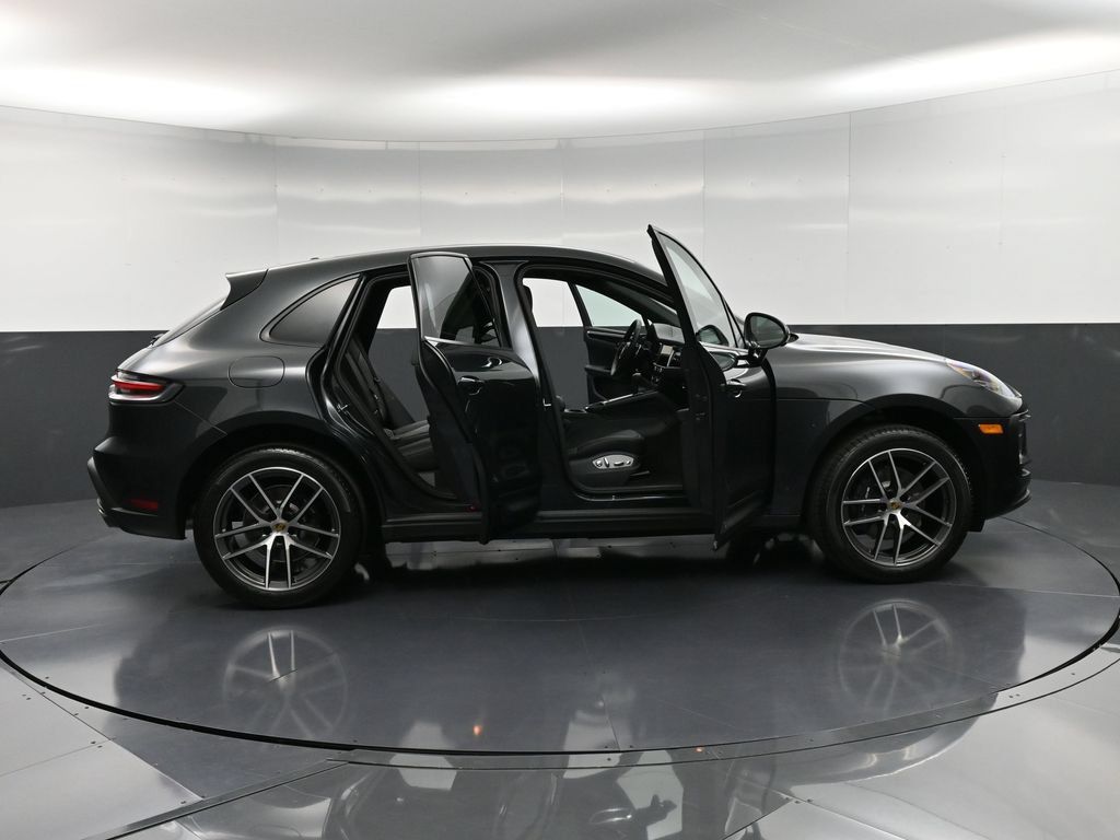 Certified 2026 Porsche Macan AWD/4WD image 36