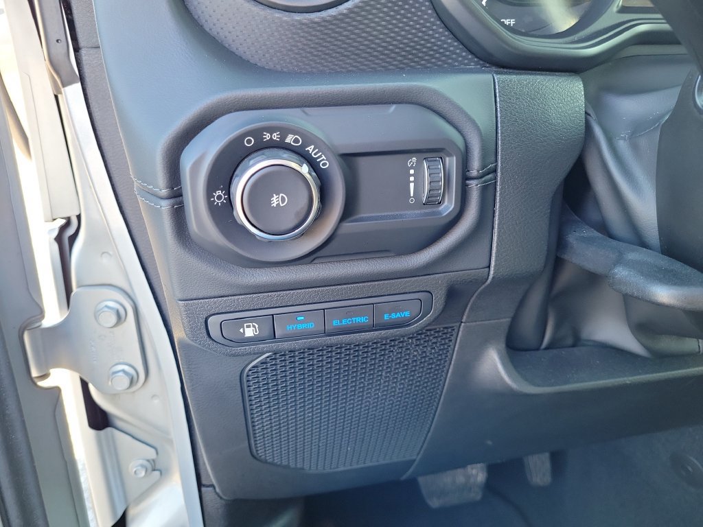 Used 2024 Jeep Wrangler Unlimited Rubicon 4xe AWD/4WD image 27