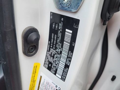 Used 2018 Toyota 4Runner Limited AWD/4WD image 31