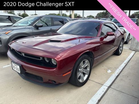 Used 2020 Dodge Challenger SXT RWD image 1