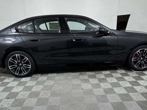New 2026 BMW 550e xDrive w/ Premium Package AWD/4WD image 8