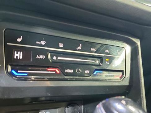 Used 2024 Volkswagen Tiguan SE FWD image 17