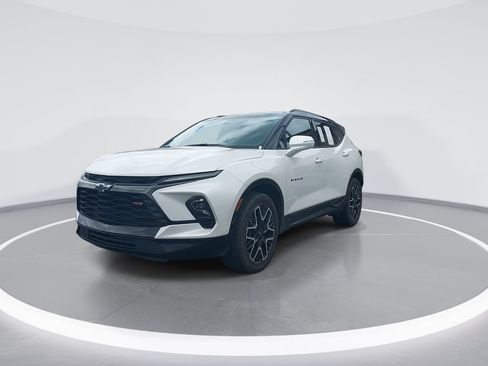 Used 2023 Chevrolet Blazer RS w/ Enhanced Convenience Package FWD image 4