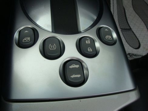 Used 2004 Chevrolet SSR w/ Preferred Equipment Group image 12