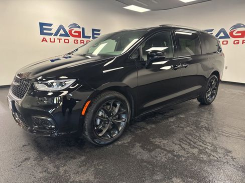 New 2026 Chrysler Pacifica Select w/ S Appearance Package image 5