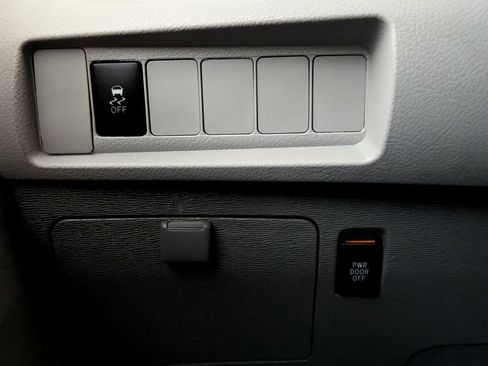 Certified 2020 Toyota Sienna LE w/ LE Preferred Package FWD image 33