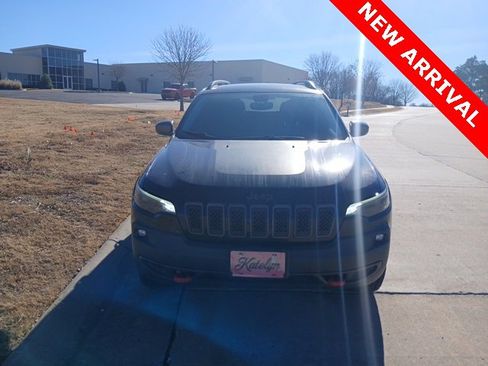Used 2019 Jeep Cherokee Trailhawk w/ Cold Weather Group image 8
