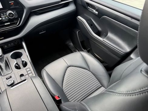 Used 2023 Toyota Highlander XSE image 24