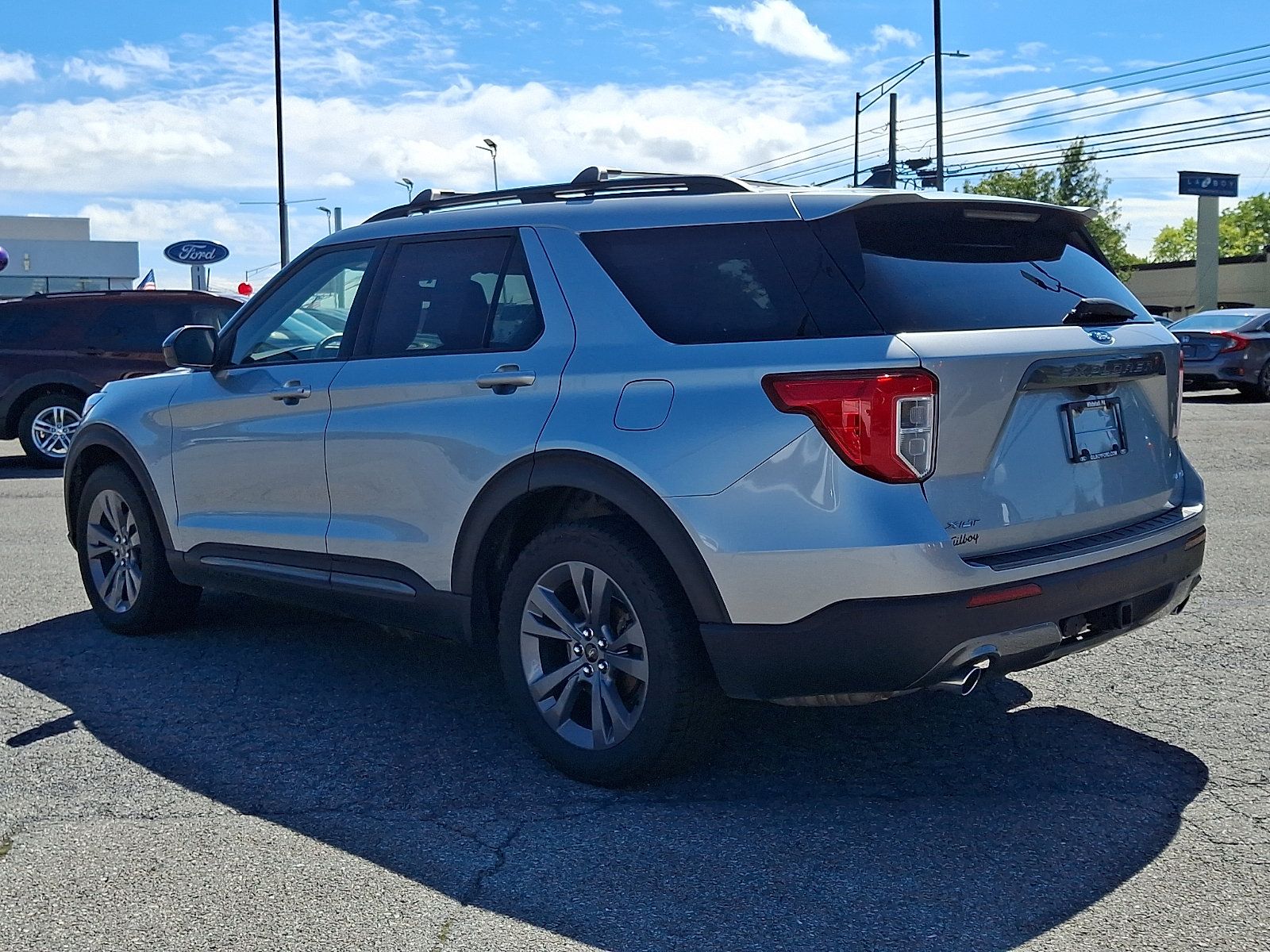 Used 2023 Ford Explorer XLT w/ Equipment Group 202A AWD/4WD image 5