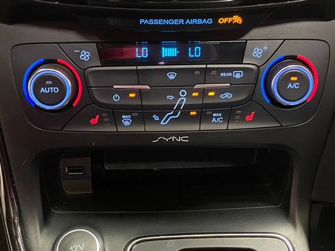 Used 2017 Ford Focus Titanium w/ Titanium Technology Package FWD image 24