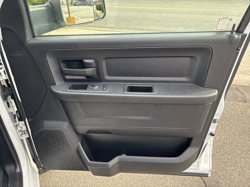 Used 2018 RAM 2500 Tradesman w/ Chrome Appearance Group image 32