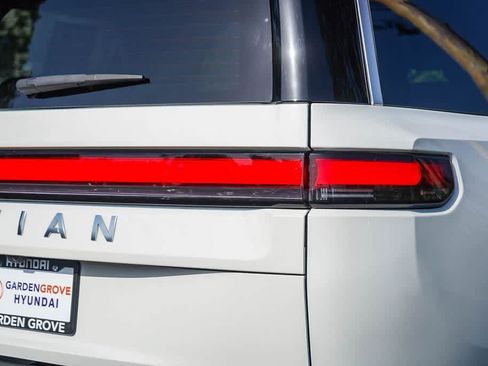 Used 2023 Rivian R1S Adventure AWD/4WD image 7