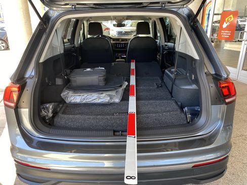 Certified 2023 Volkswagen Tiguan SE FWD image 19