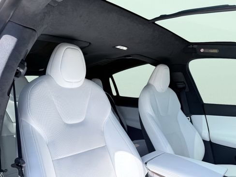 Used 2022 Tesla Model X image 50