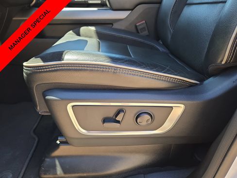 Used 2025 RAM 1500 Laramie AWD/4WD image 17