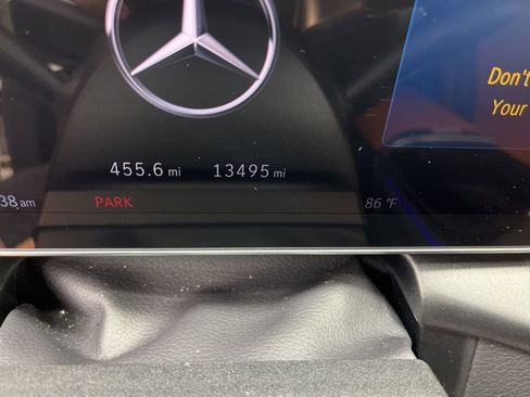 Used 2025 Mercedes-Benz GLC 300 4MATIC image 11