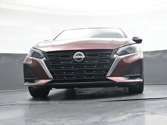 Used 2025 Nissan Altima 2.5 SV FWD image 37