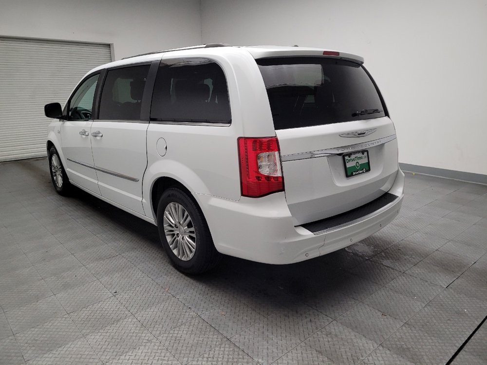 Used 2014 Chrysler Town & Country Touring-L FWD image 5