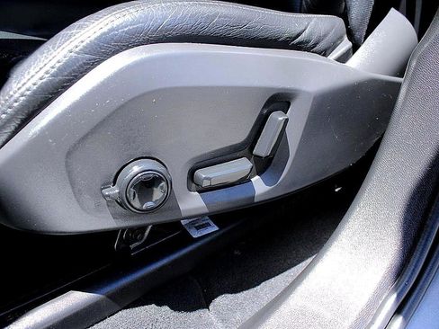 Used 2019 Volvo XC60 T6 Momentum w/ Advanced Package image 7