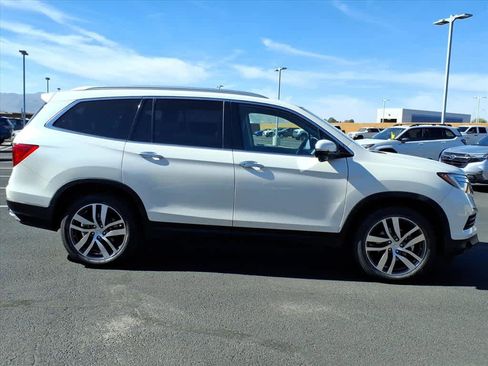 Used 2018 Honda Pilot Touring image 8