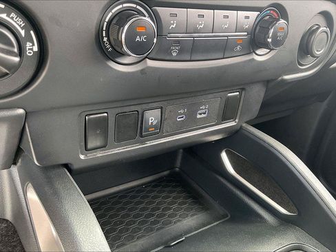 Certified 2026 Nissan Frontier SV w/ Tow Package AWD/4WD image 32