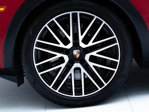 Used 2025 Porsche Cayenne GTS image 12