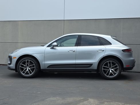 Certified 2023 Porsche Macan AWD/4WD image 2