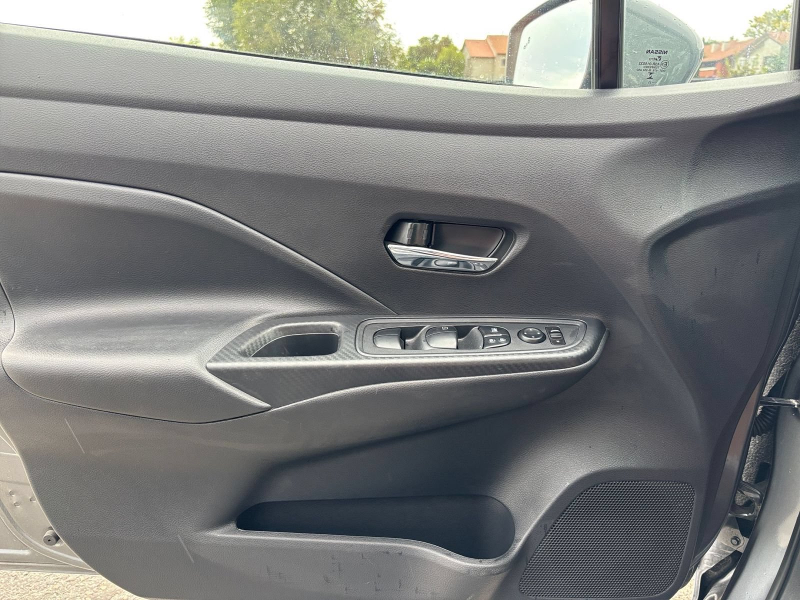 Used 2025 Nissan Versa SV FWD image 18