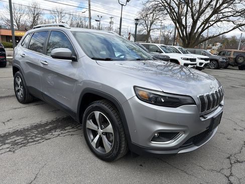 Used 2021 Jeep Cherokee Limited image 2