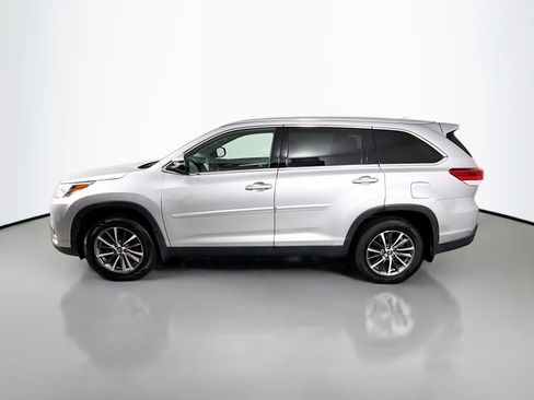 Used 2019 Toyota Highlander XLE w/ Protection Package #3 AWD/4WD image 4
