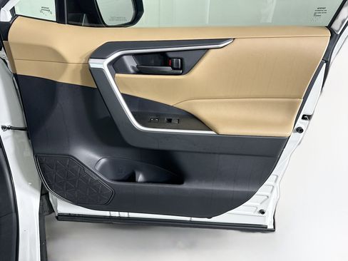 Used 2025 Toyota RAV4 LE image 31