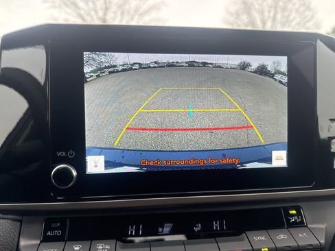 Used 2025 Toyota Camry LE image 32