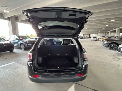 Used 2022 Jeep Compass Limited image 31