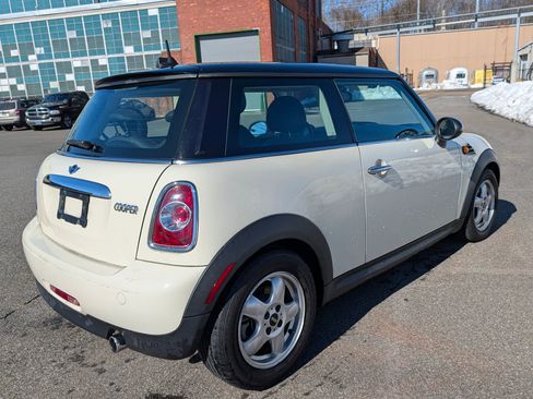 Used 2011 MINI Cooper Hardtop image 4