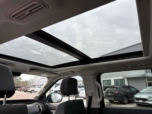 Used 2025 Ford Expedition Active image 10